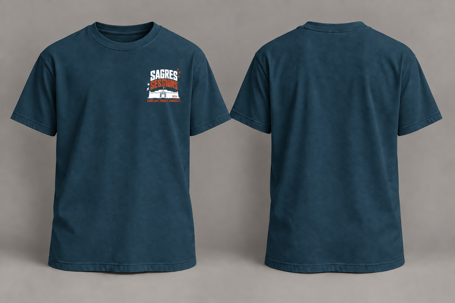 T-shirt azul com logótipo pequeno